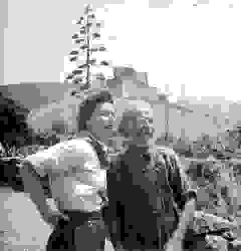 vivica-bandler-och-valere-battini-socialistledaren-girolata-korsika-1949_portratt.jpg