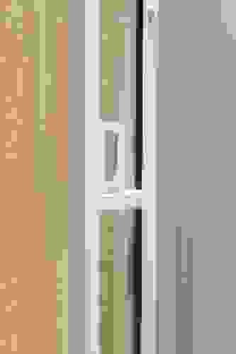 skjutdorr-in-i-vagg-detalj.jpg