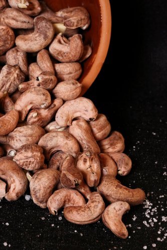 skin-on-cashews-roasted-sea-salt.jpg