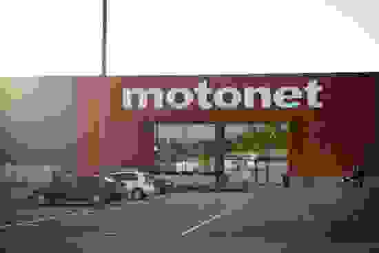motonet_orebro_entrance.jpg